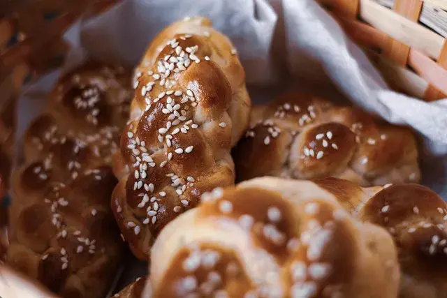 A basket of fresh bread